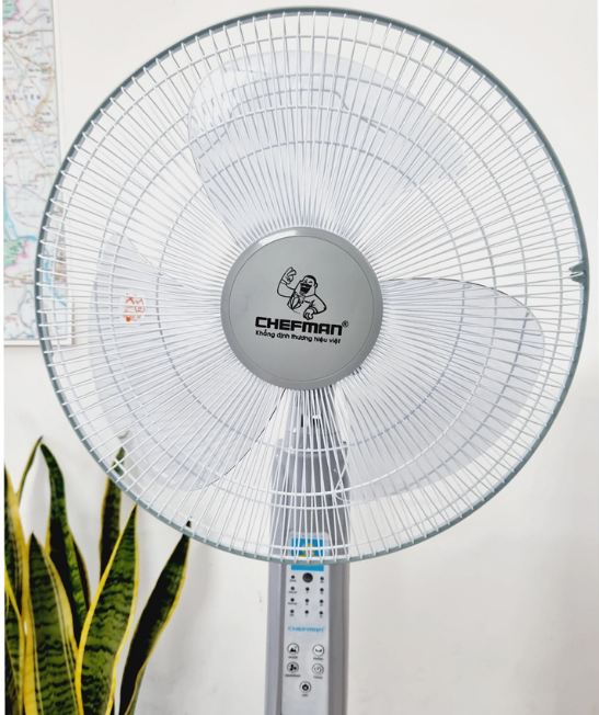 Quạt cây đứng điều khiển từ xa CHEFMAN CM – D408K, chế độ đảo gió chống sốc nhiệt